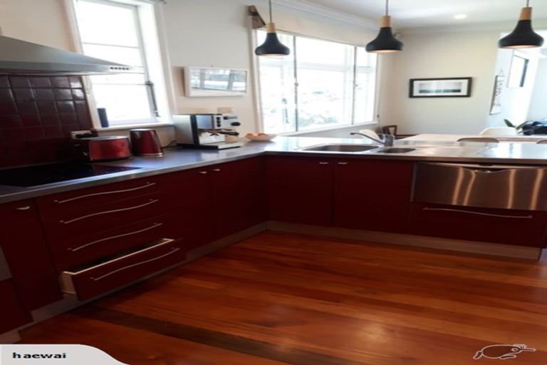 Photo of property in 73 Hungerford Road, Houghton Bay, Wellington, 6023