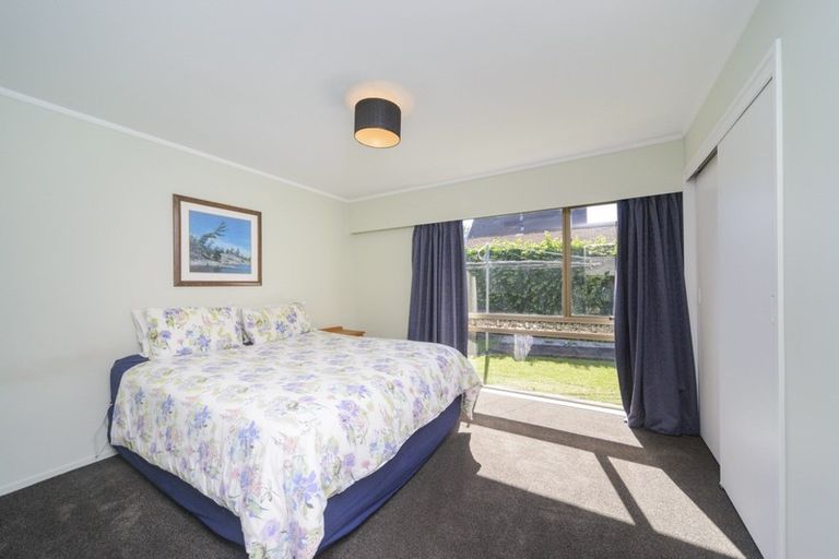 Photo of property in 15 Truscott Grove, Awapuni, Palmerston North, 4412