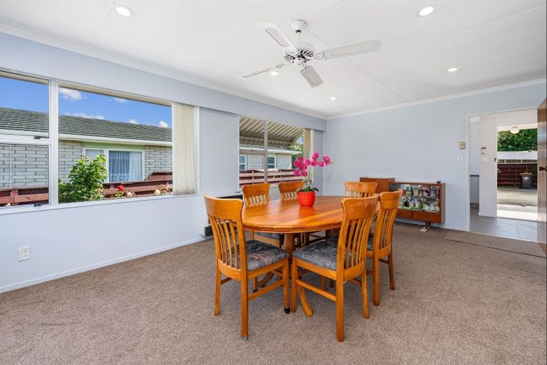 Photo of property in 11 Chippendale Crescent, Highbury, Palmerston North, 4412