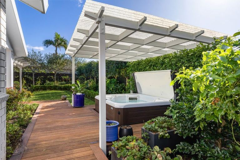 Photo of property in 17 Te Wharau Drive, Greenhithe, Auckland, 0632