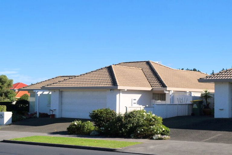 Photo of property in 2/125 Millhouse Drive, Northpark, Auckland, 2013