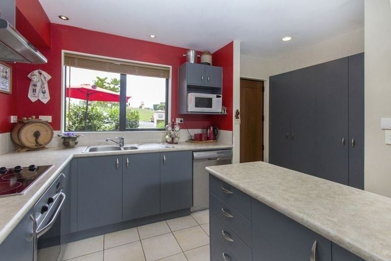 Photo of property in 31 Spalding Rise, Golflands, Auckland, 2013