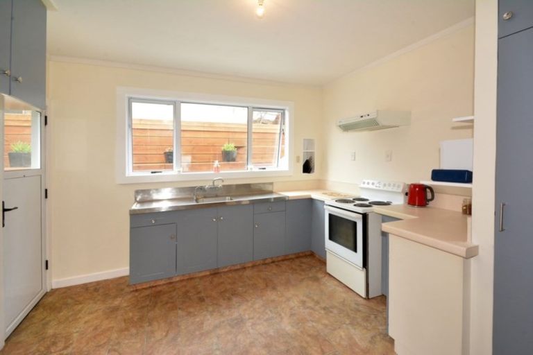 Photo of property in 121 Kaikorai Valley Road, Glenross, Dunedin, 9011