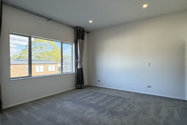 Photo of property in 22 Sunshine Boulevard, Sunnyvale, Auckland, 0612
