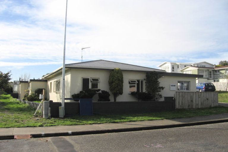 Photo of property in 2 Huia Road, Raumati Beach, Paraparaumu, 5032