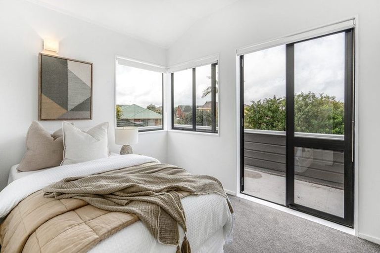 Photo of property in 3 Glucina Avenue, West Harbour, Auckland, 0618