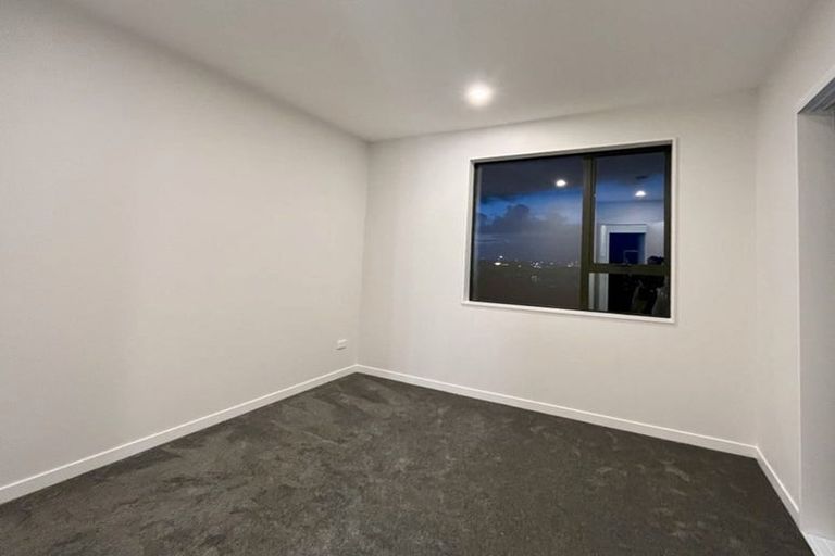 Photo of property in 22 Puihi Crescent, Massey, Auckland, 0614