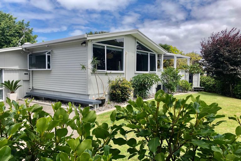 Photo of property in 22 Ashcroft Avenue, Mangere Bridge, Auckland, 2022