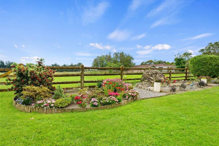 Photo of property in 921 State Highway 1, Te Horo, Otaki, 5581