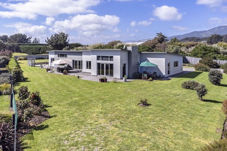 Photo of property in 242 Peka Peka Road, Peka Peka, Waikanae, 5391