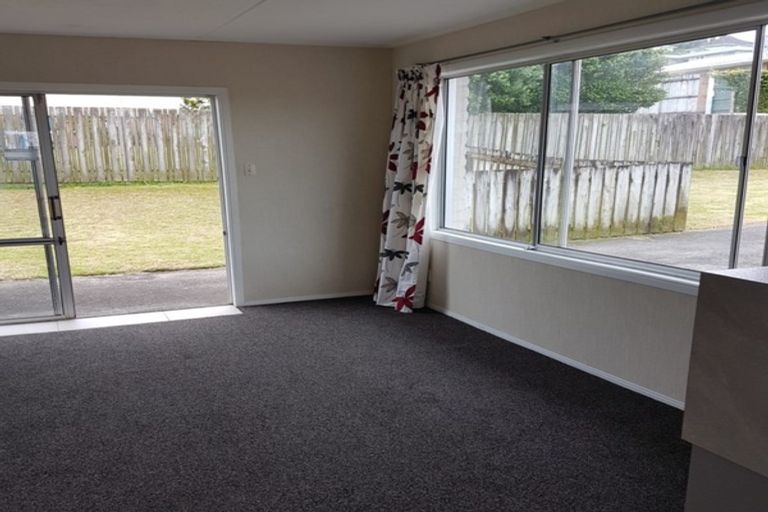 Photo of property in 30a Simons Street, Moturoa, New Plymouth, 4310