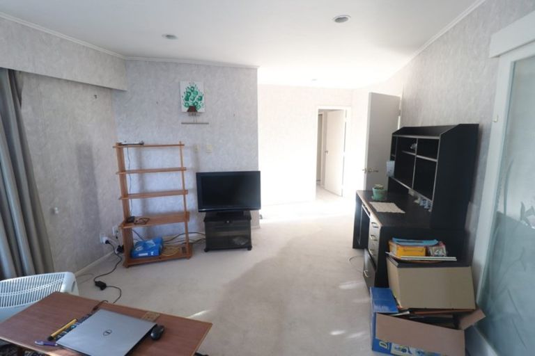 Photo of property in 1 Ngatoa Place, Glenfield, Auckland, 0629