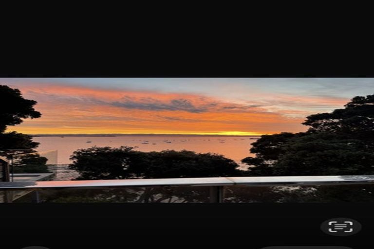 Photo of property in 80b Queen Street, Northcote Point, Auckland, 0627