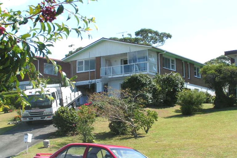 Photo of property in 32 Ravenwood Drive, Forrest Hill, Auckland, 0620