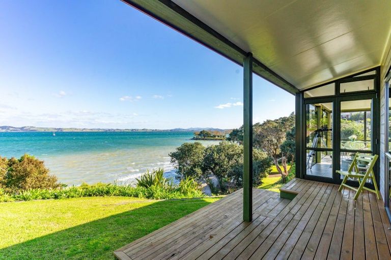 Photo of property in 20 Manganese Point Road, Tamaterau, Whangarei, 0174