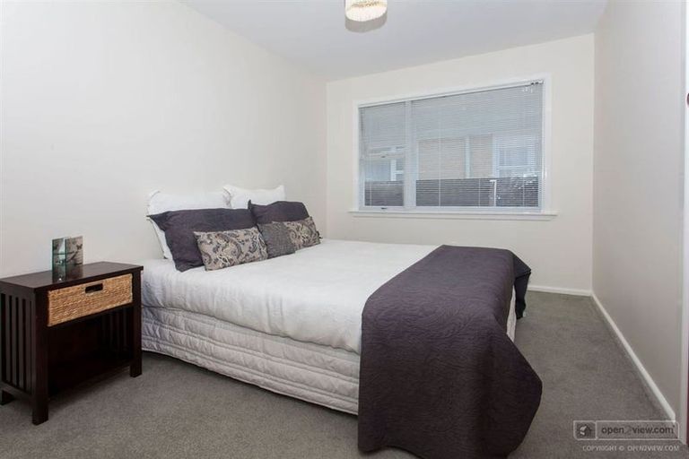 Photo of property in 42 Grahams Road, Ilam, Christchurch, 8041