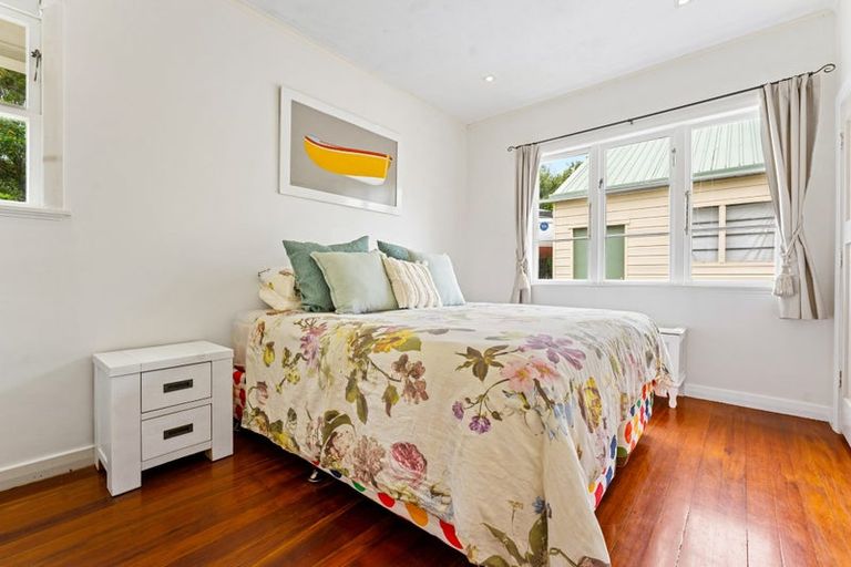 Photo of property in 2 Slater Road, South Head, Helensville, 0874