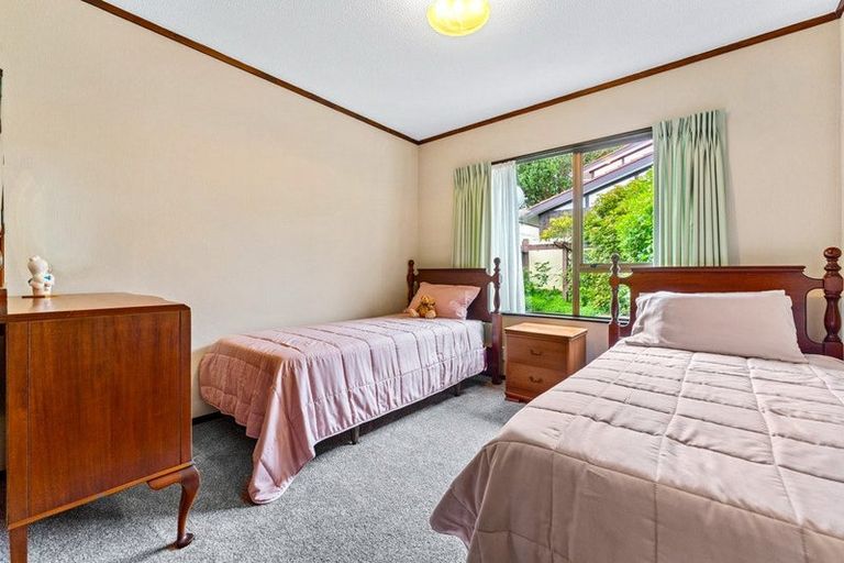 Photo of property in 18 Kennedy Avenue, Forrest Hill, Auckland, 0620