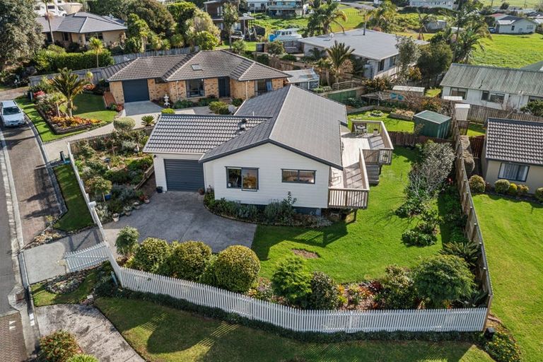 Photo of property in 2 Kassa Rise, Helensville, 0800