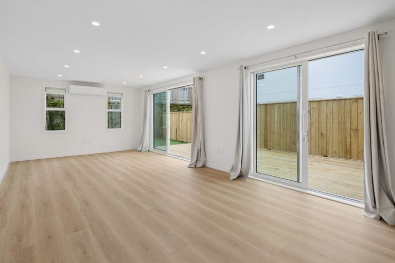 Photo of property in 1/5 Tawa Terrace, Tawa, Wellington, 5028