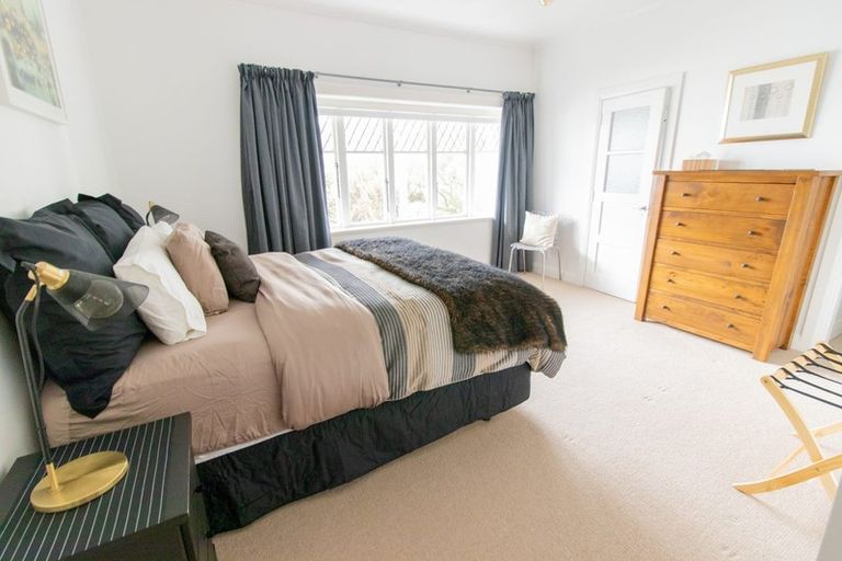 Photo of property in 10 Oriental Terrace, Mount Victoria, Wellington, 6011