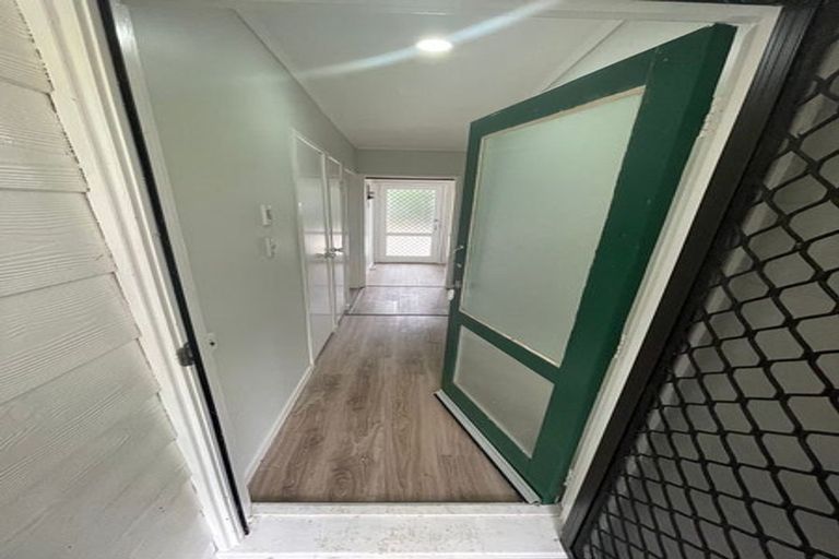 Photo of property in 9 Hamblyn Place, Ranui, Auckland, 0612