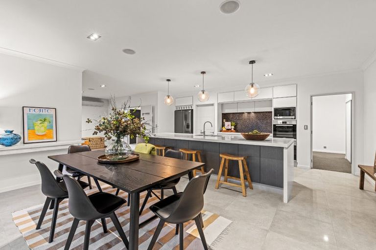 Photo of property in 43 Oakgrove Drive, Rangiora, 7400