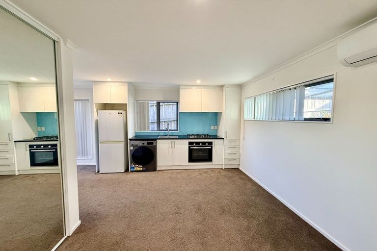 Photo of property in 24d Roberts Road, Te Atatu South, Auckland, 0610
