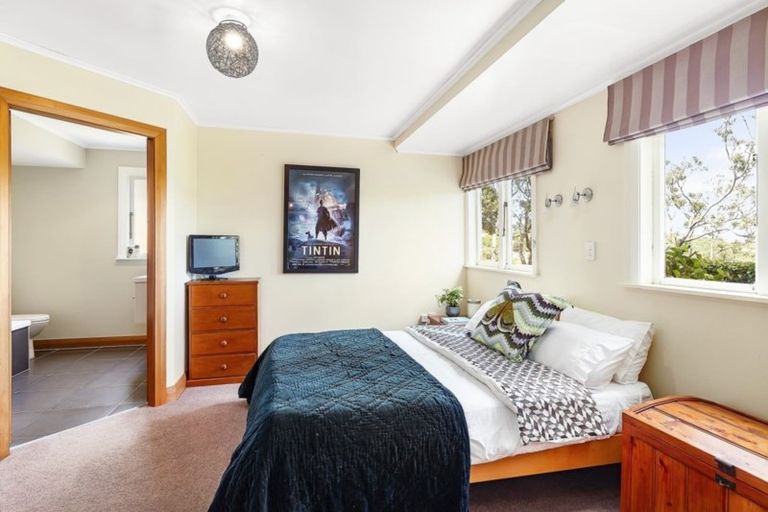 Photo of property in 43 Tio Tio Road, Miramar, Wellington, 6022