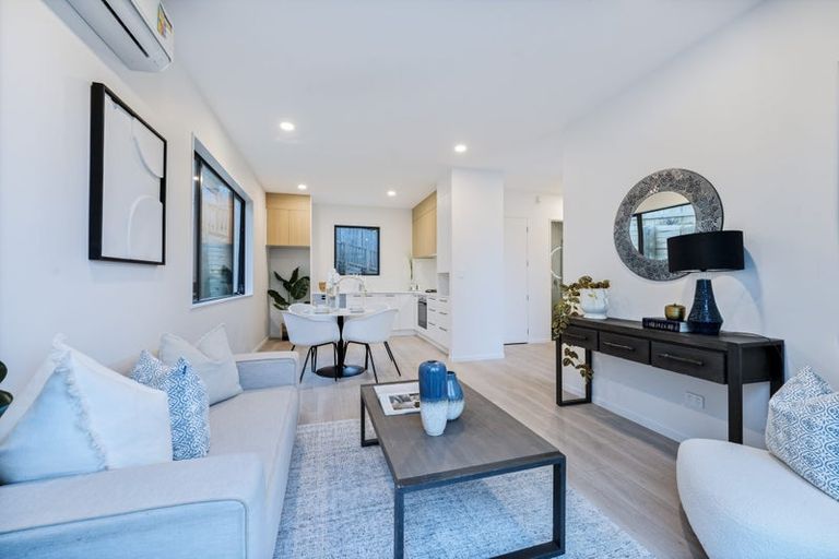 Photo of property in 42 Paparahi Place, Wainui, 0992