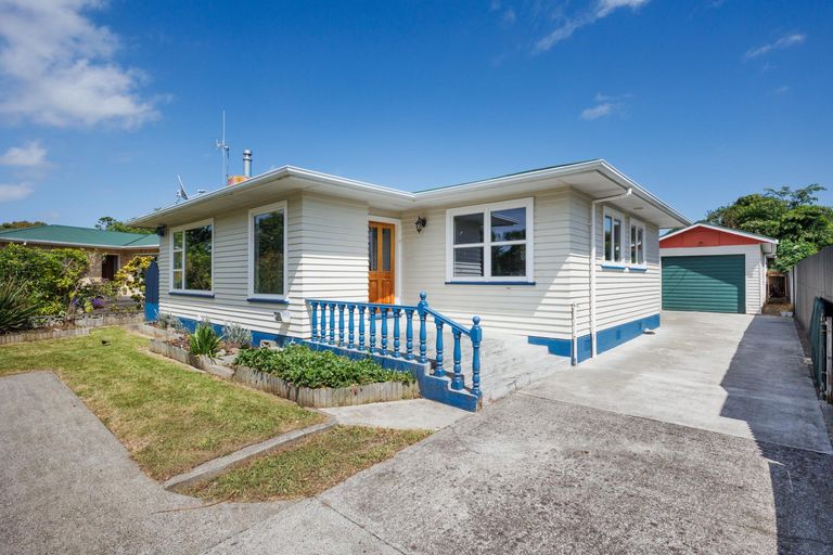 Photo of property in 14 Parkland Crescent, Terrace End, Palmerston North, 4410