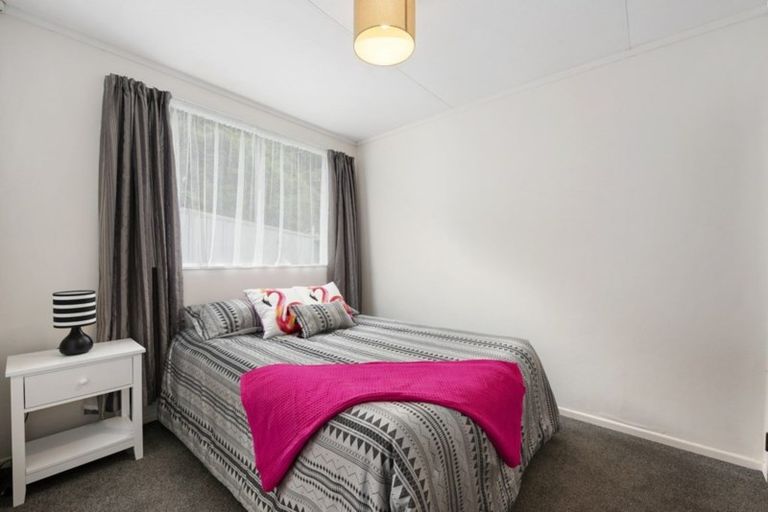 Photo of property in 11a Hartford Crescent, Totara Park, Upper Hutt, 5018