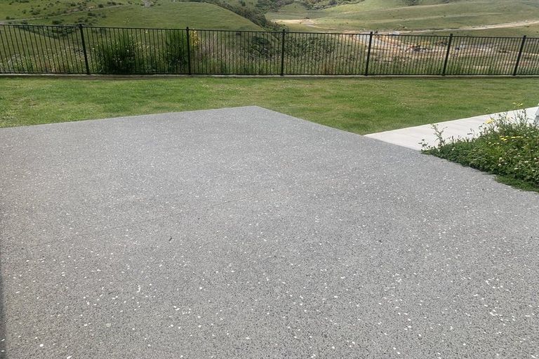 Photo of property in 118 Melksham Drive, Churton Park, Wellington, 6037