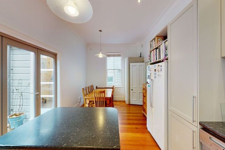 Photo of property in 37 Grove Road, Kelburn, Wellington, 6012