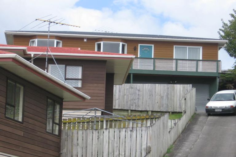 Photo of property in 2/15 Romulus Place, Totara Vale, Auckland, 0629