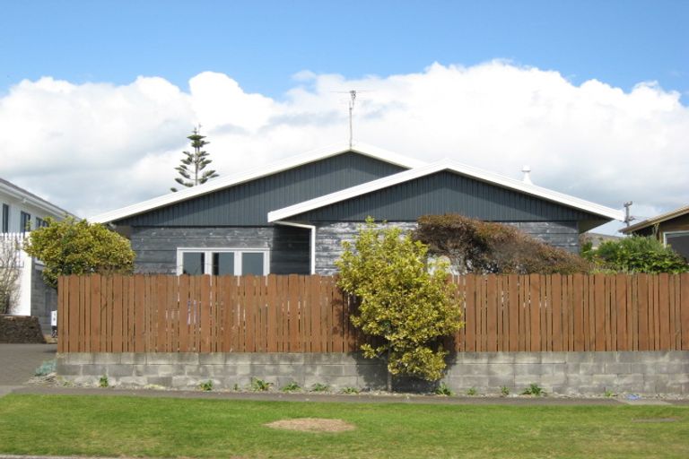 Photo of property in 18 Hamblyn Street, Strandon, New Plymouth, 4312
