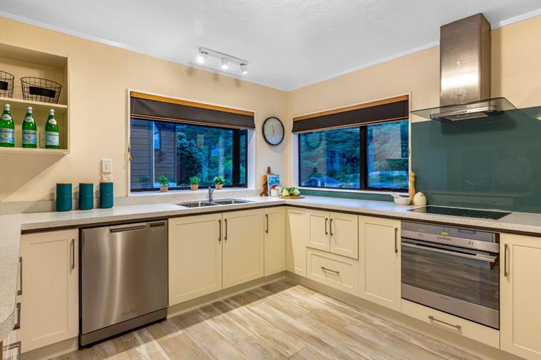 Photo of property in 17 Shackle Lane, Whitby, Porirua, 5024