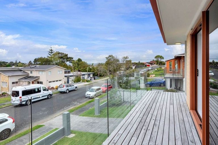 Photo of property in 11 Robin Lane, Browns Bay, Auckland, 0630