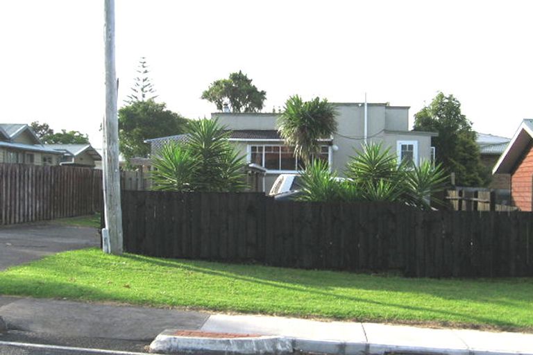 Photo of property in 76a Wharf Road, Te Atatu Peninsula, Auckland, 0610