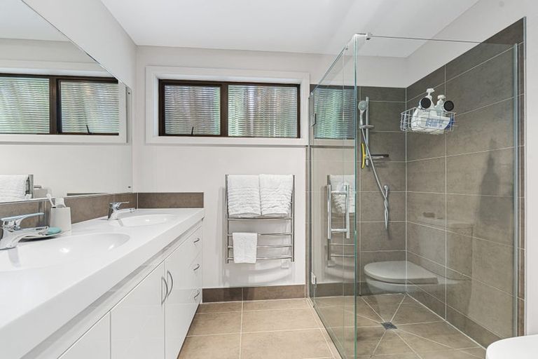 Photo of property in 6a Spencer Place, Merrilands, New Plymouth, 4312