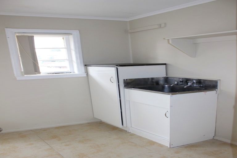 Photo of property in 52 Churchill Avenue, Manurewa, Auckland, 2102