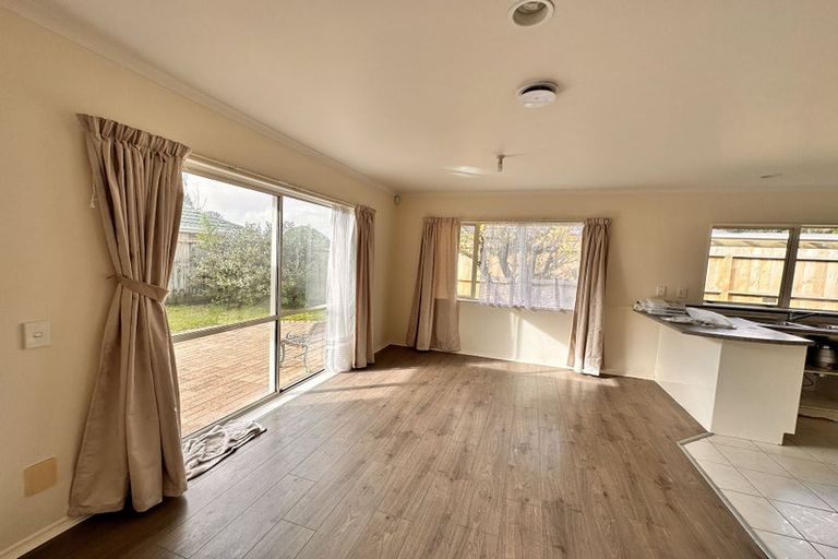 Photo of property in 23 Trovare Place, Golflands, Auckland, 2013