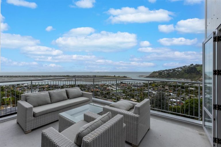 Photo of property in 16 Glendevere Terrace, Redcliffs, Christchurch, 8081