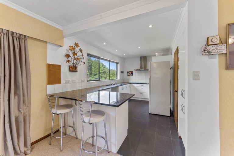 Photo of property in 11 Te Maku Grove, Waikanae, 5036