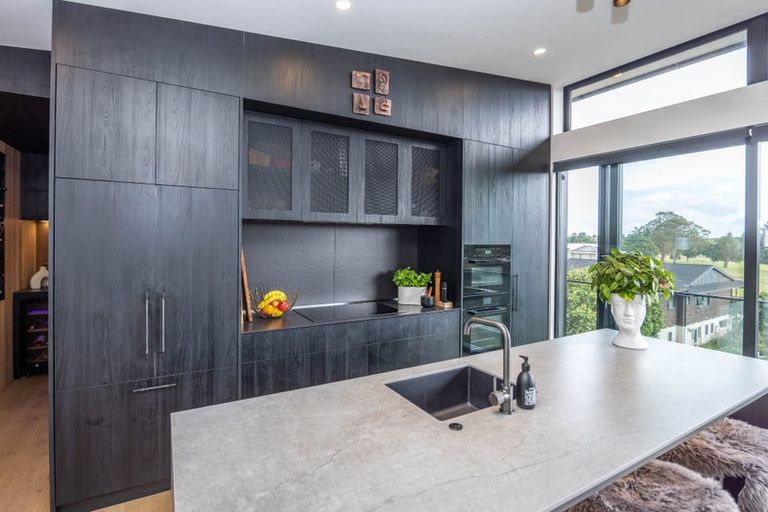 Photo of property in 43 Saint Andrews Terrace, St Andrews, Hamilton, 3200