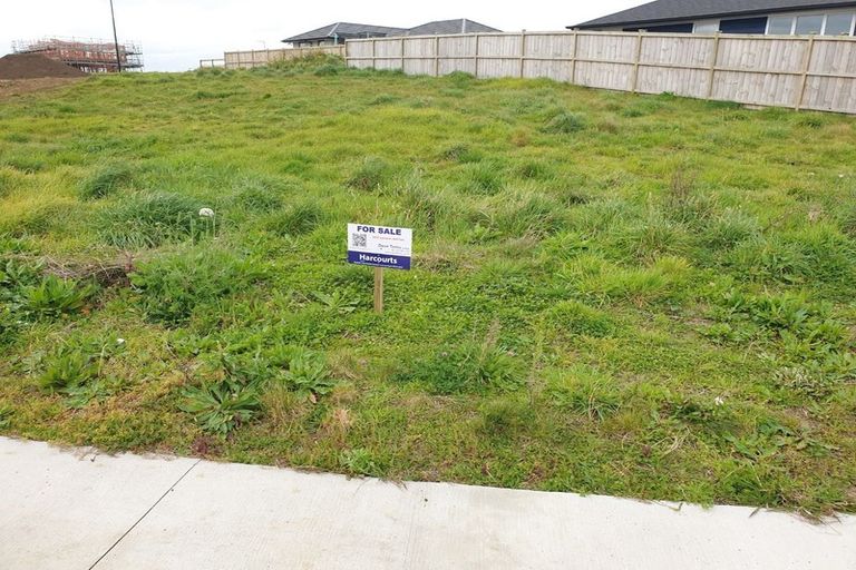 Photo of property in 12 Tahuna Minhinnick Drive, Glenbrook, 2681