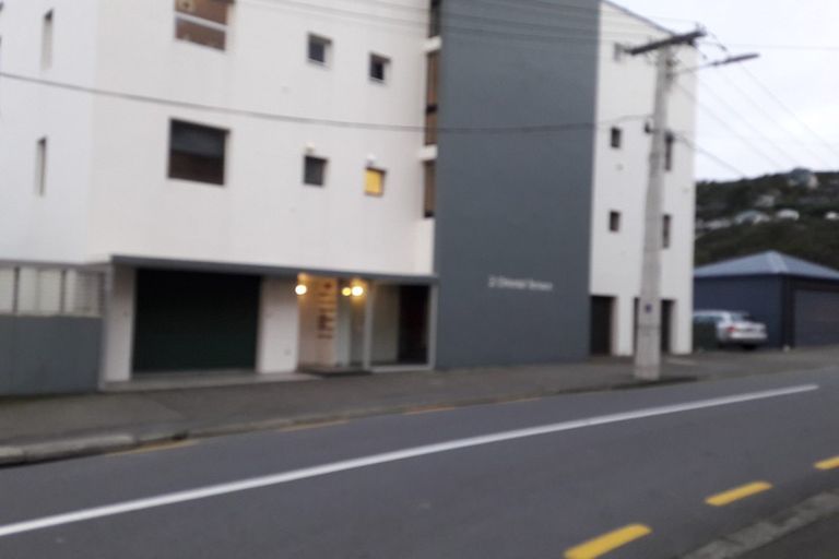 Photo of property in 2/2 Oriental Terrace, Mount Victoria, Wellington, 6011