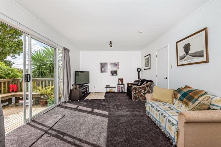 Photo of property in 2/22 North Avenue, Narrow Neck, Auckland, 0624