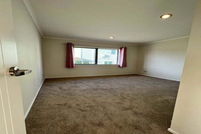 Photo of property in 10 Bridget Court, Red Beach, 0932