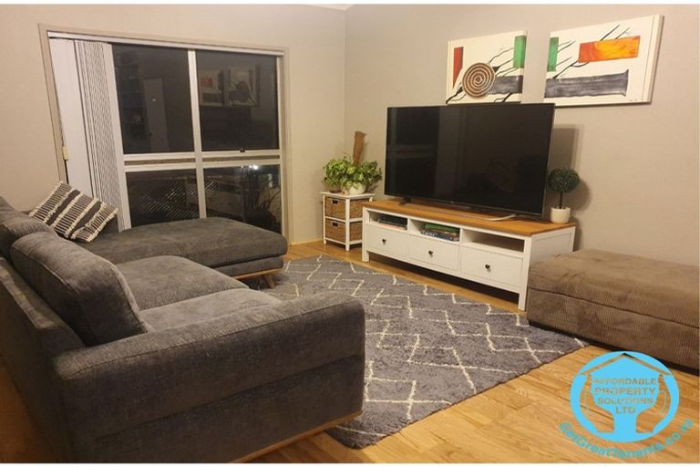 Photo of property in 47 John Dee Crescent, Red Beach, 0932